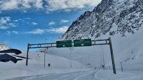 Los Andes | La aduana chilena Los Libertadores, tapada por la nieve (Prensa Gendarmería Nacional)