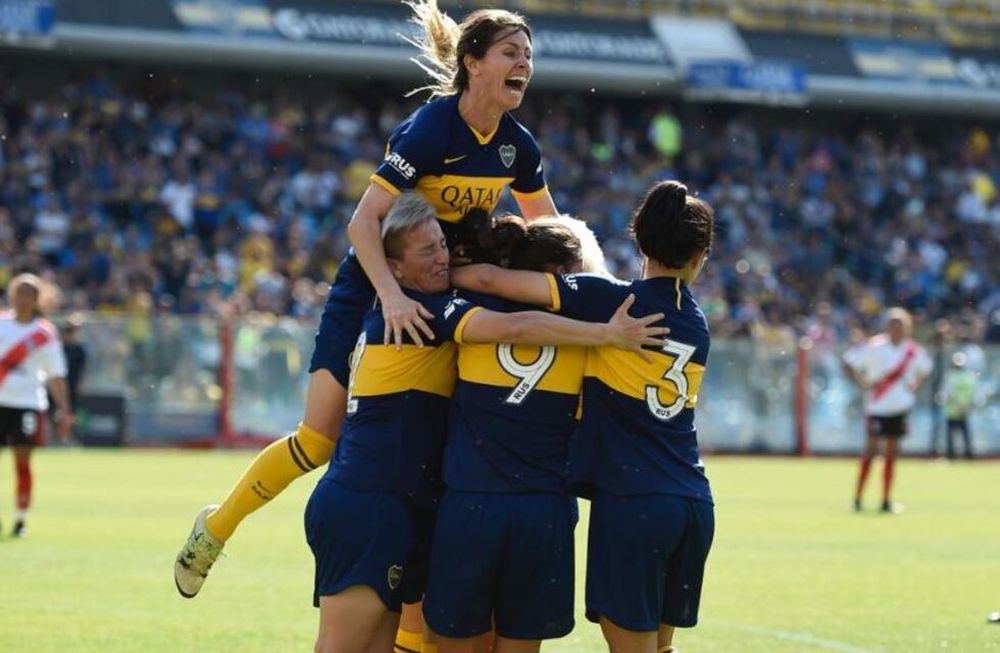 Fútbol femenino: Boca aplastó a River en el primer superclásico profesional