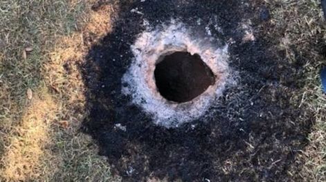 Investigan un misterioso agujero en la tierra que lanzó fuego por 40 minutos en EEUU