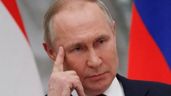 Un medio independiente ruso afirmó en las últimas horas que el máximo mandatario ruso sufriría cáncer de tiroides y Párkinson, esto fue negado por el Kremlin.
