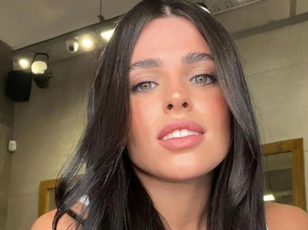 Valentina Cervantes marca tendencia con sus tres looks de primavera: denim, vestido strapless y conjunto deportivo