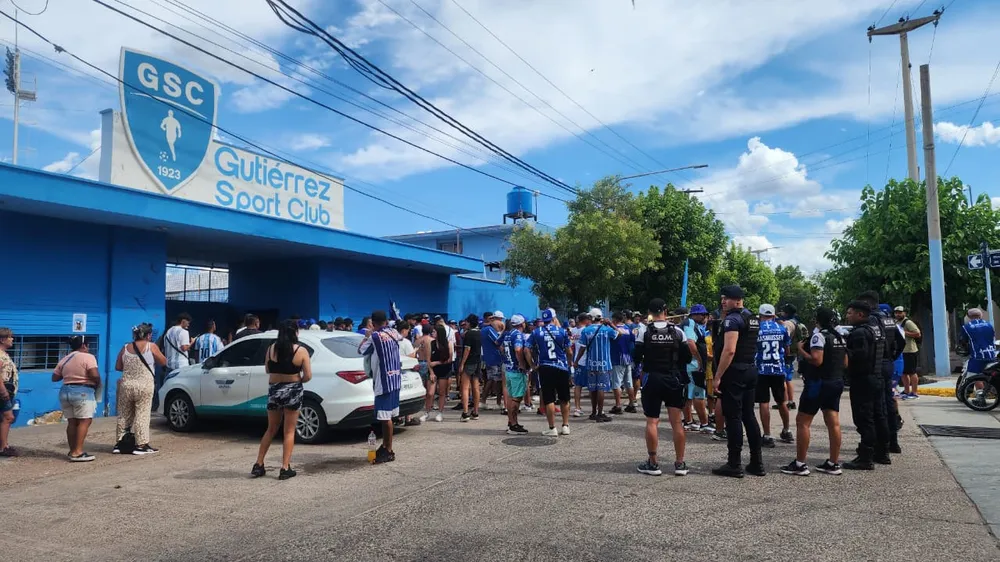 La final del fútbol femenino fue suspendida dos veces por la misma razón.