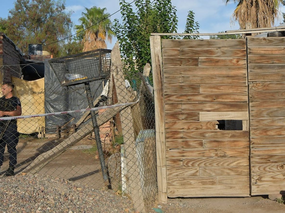 Crimen en Las Heras. Caso Rocío Fabiana Flores. La víctima embarazada estaba en su casa ubicada en calle Aristóbulo del Valle al 1.676 de El Algarrobal cuando fue baleada. Foto: Orlando Pelichotti / Los Andes