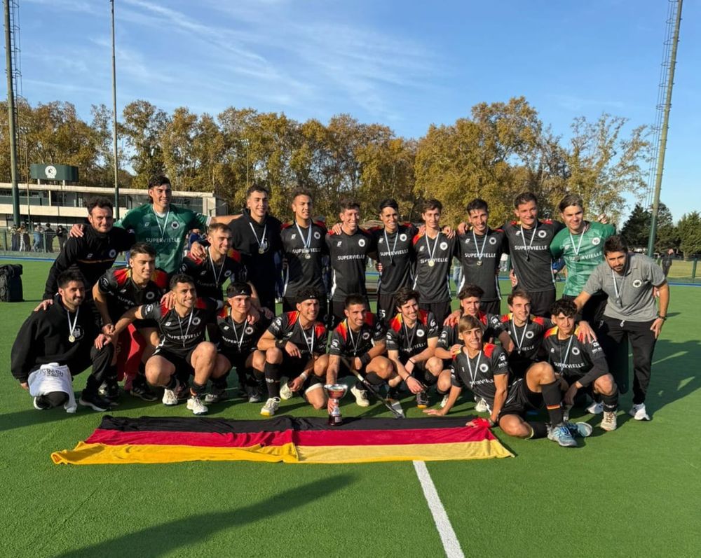 Los campeones de la &nbsp;SLH 4 Fase 1 Caballeros Mayores: El equipo de Hockey Césped del Club Alemán de Dorrego
