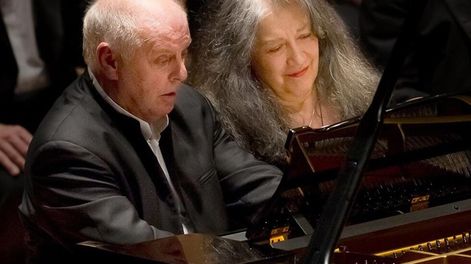 Los Andes | Daniel Barenboim y Martha Argerich demuestran su virtuosismo interpretando la reducción a cuatro manos de La consagración de la primavera.