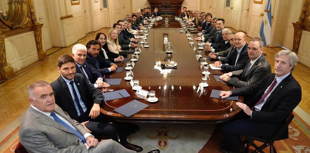 Reunión de Milei con los gobernadores y el gabinete para discutir las reformas que impulsa la Casa Rosada