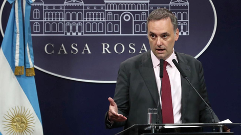 Manuel Adorni, jefe de Gabinete, durante una conferencia de prensa.