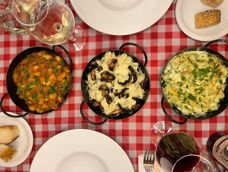 la tavolata renueva la tradicion de los 29 con una propuesta imperdible de noquis libres y la fortuna bajo el plato