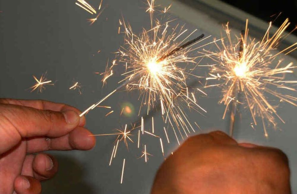 Pirotecnia: cómo prevenir accidentes y qué hacer frente a una quemadura