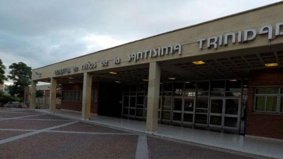 Cuando el niño ingresó al hospital, los médicos lo trasladaron al quirófano y realizaron las suturas correspondientes. Gentileza: El Dolce TV.