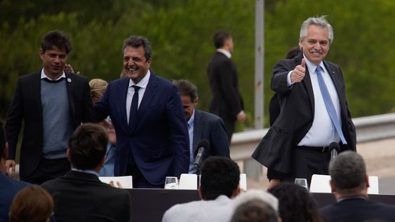 Acto del día de la lealtad en Cañuelas. Alberto Fernández junto a Axel Kicillof, Sergio Massa y Gabriel Katopodis inauguran una obra en la autopista a Ezeiza. Foto:  gentileza - CLARÍN