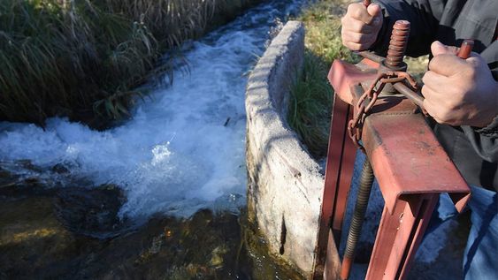 En comparación con febrero del año pasado, se estiman incrementos del 200% para el riego agrícola y de 560% para las bodegas en la época de elaboración. Foto: José Gutiérrez / Los Andes