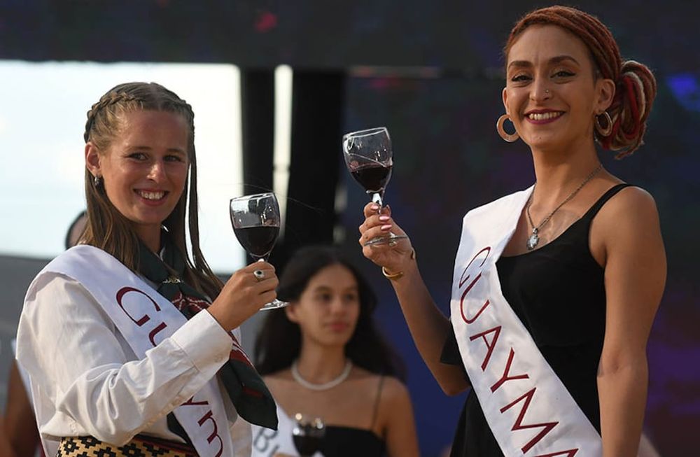 Este año Guaymallén “coronó” a Natalia Mercery (35), mamá de tres chicos, cantante y gestora de proyectos solidarios. Martina Gil,es la segunda representante. | Foto: José Gutiérrez / Los Andes