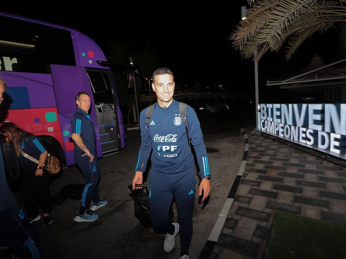 Scaloni ya está en Doha y espera por sus jugadores para el Mundial. (Foto: Prensa Argentina).