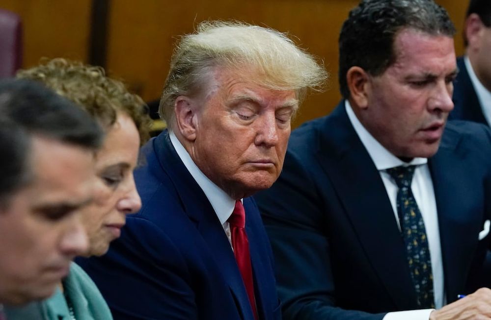 El expresidente Donald Trump durante su audiencia en el tribunal de Manhattan, Nueva York, el martes 4 de abril de 2023. (Timothy A. Clary/Pool Photo via AP)