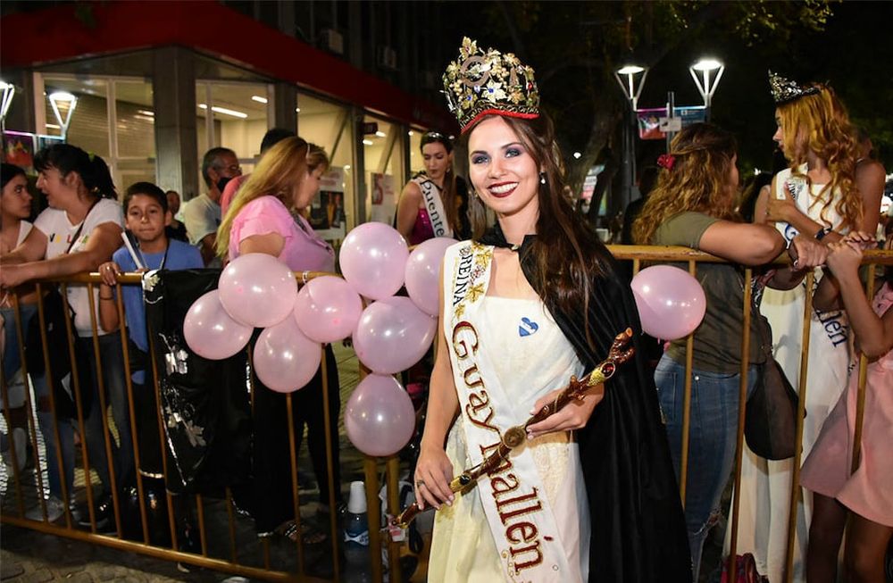 Julieta Lonigro, apodada “la reina blue”, fue electa en una vendimia paralela en Maipú pero no fue reconocida por el municipio. Foto: Mariana Villa / Los Andes