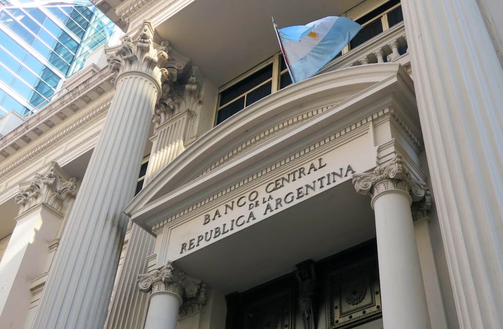 Vista general de la fachada del edificio del Banco Central de la República de Argentina en Buenos Aires (Argentina). EFE/Cristina Terceiro/Archivo