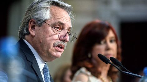 Los Andes | Si un presidente no puede ni siquiera cambiar a un subsecretario, no puede hacer nada. Excepto, claro está, clamar desesperado lealtad absoluta hacia aquella que todos los días le está limando el piso. / Foto: Gentileza