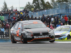 El actual campeón del Turismo Nacional, el mendocino Julián Santero debutó en Rosario con un VW Virtus, con el que terminó en el cuarto lugar. El actual campeón del Turismo Nacional, el mendocino Julián Santero debutó en Rosario con un VW Virtus, con el que terminó en el cuarto lugar.