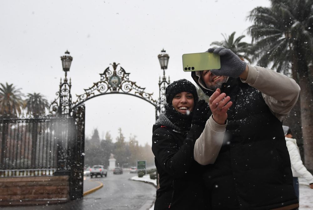 Galería de fotos: así está Mendoza bajo la nieve en medio de la ola polar. Foto: Ramiro Gómez / Los Andes.