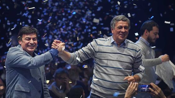 Cierre de campaña de Omar De Marchi, candidato a Gobernador de Mendoza junto a Daniel Orozco, el candidato a vice en La Unión Mendocina. Foto: José Gutierrez / Los Andes