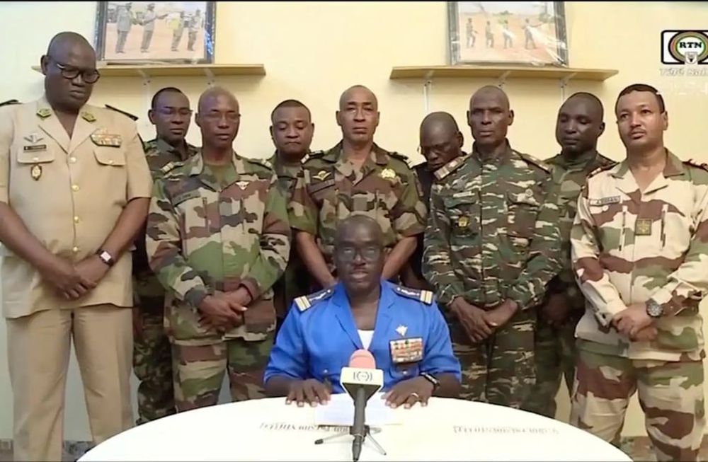 El Consejo Nacional para la Salvaguardia de la Patria (CNSP) ha tomado el poder en Nigeria mediante un golpe de estado anunciado en las últimas horas por cadena nacional.