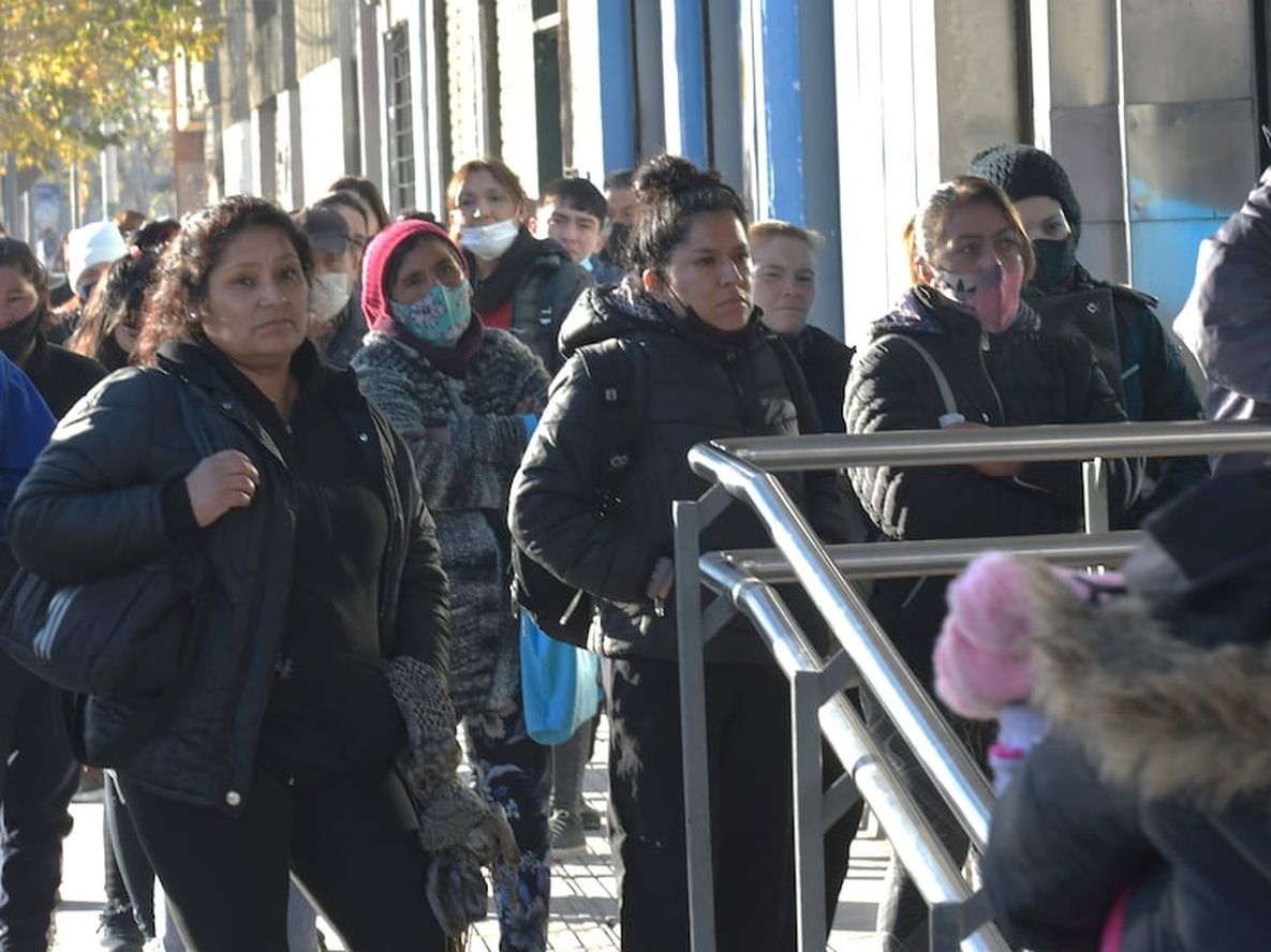 Anses estableció cambios en la modalidad de cobro de jubilaciones, pensiones, AUH y otras asignaciones. Foto: Los Andes
