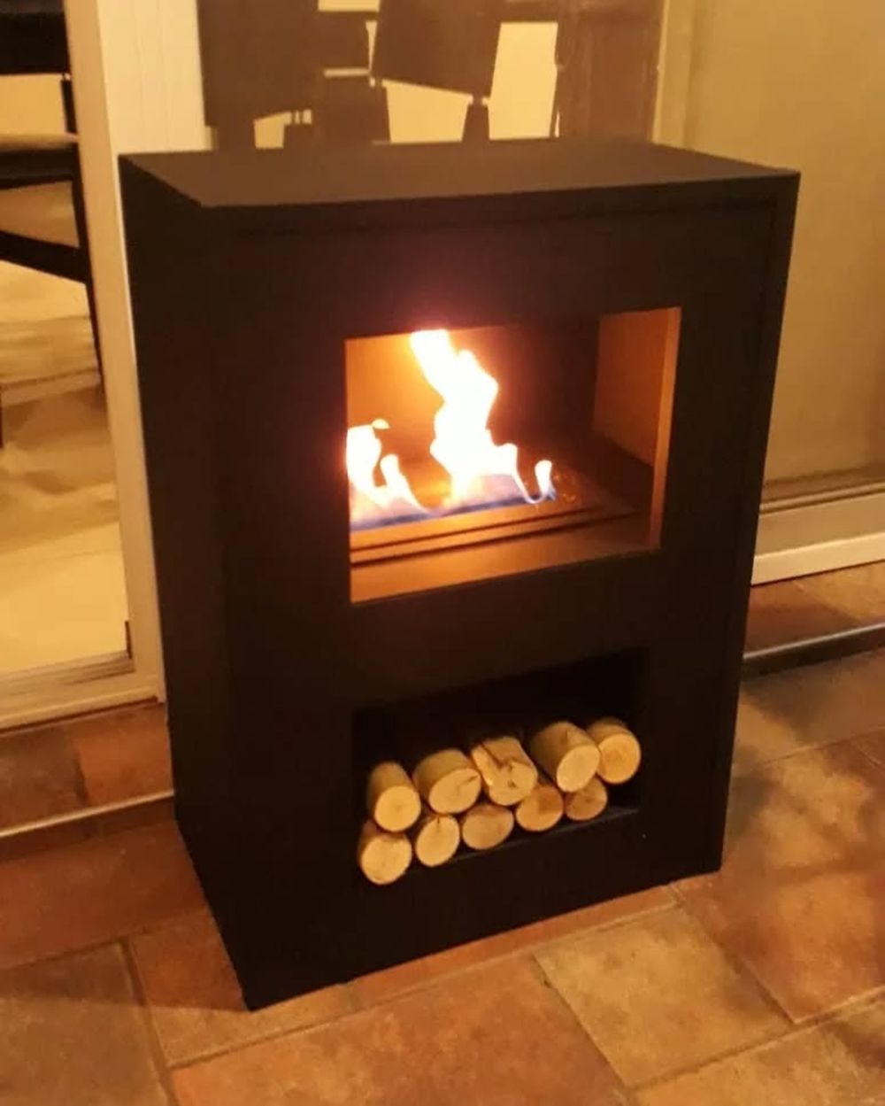 Kurulum gerektirmeyen, elektrik bağlantısı veya gaz bağlantısı gerektirmeyen ekolojik soba