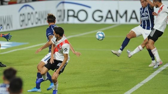 Zucculini abrió el marcador para River.