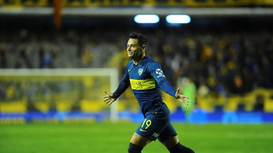 Con Zárate como centro de la escena, Vélez recibe a Boca