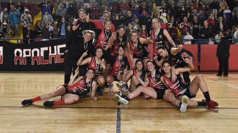 Los Andes | Atenas Sport Club se consagró campeón por primera vez en su historia en la rama Femenina. / Gentileza: Salto Inicial.