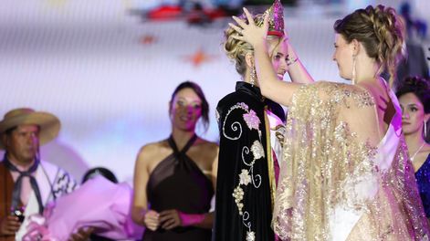 San Rafael celebró su fiesta departamental de la vendimia que coronó a Azul Micaela Antolínez, de El Nihuil, como su representante para 2026.&nbsp;