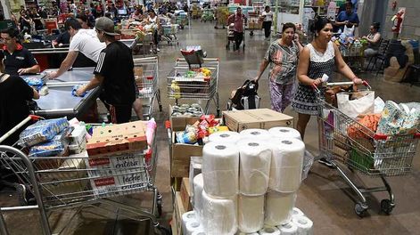 Los Andes | Tour de compras: Bajo la consigna de encontrar “productos de calidad y a bajo precio”, los ciudadanos del país vecino, tienen una opción para visitar el “principal supermercado mayorista de la provincia”, ¿de qué se trata?/ Foto:Jose Gutierrez / Los Andes