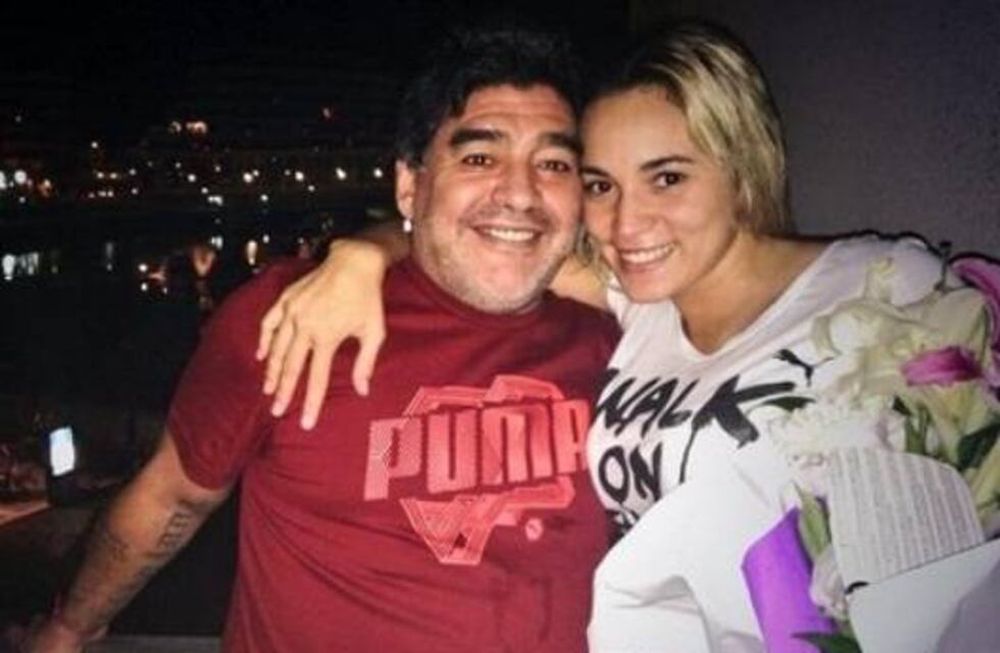 Rocío Oliva se muestra en Twitter junto a Maradona