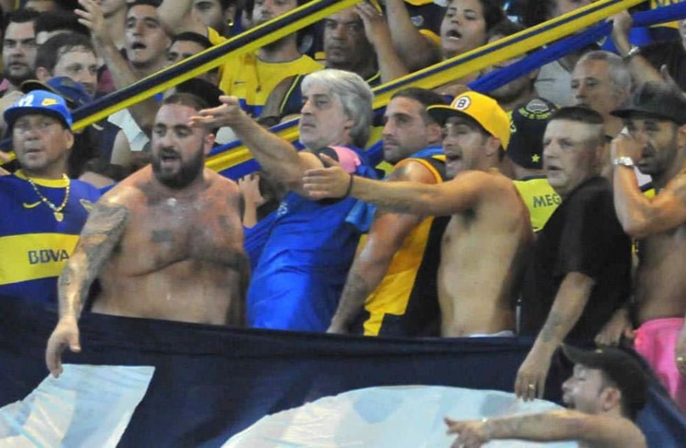 Rafael Di Zeo y Mauro Martín, juntos en la popular de Boca. / Gentileza.