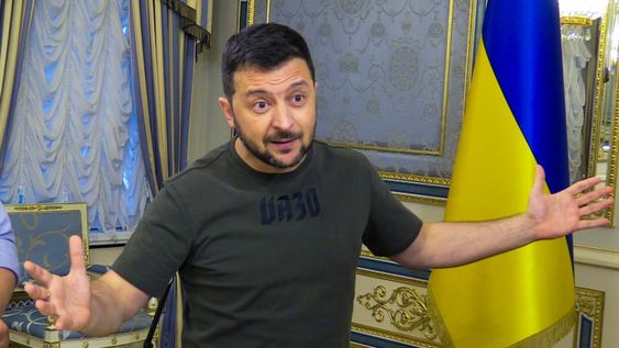 El presidente de Ucrania, Volodimir Zelenski, reclama nuevamente a los aliados que continúen asistiendo a su ejército y se compara con Israel.