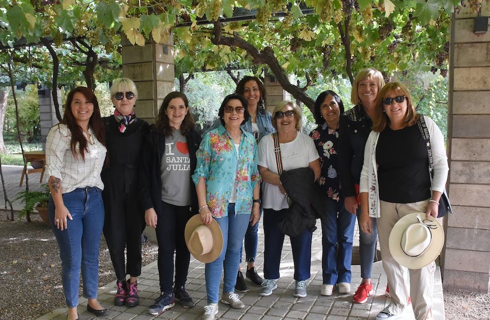 Belén Labarba, Fátima Villagra, Romina Pérez, Cristina Pandolfi, Valeria Basualdo, Graciela Santamaría, Geysi García, Margarita Viel y Nancy Lopez. PH Eduardo Dolengiewich