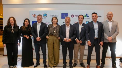 Alianza que crece: miembros de Banco de Alimentos y autoridades provinciales celebrando la gran convocatoria.