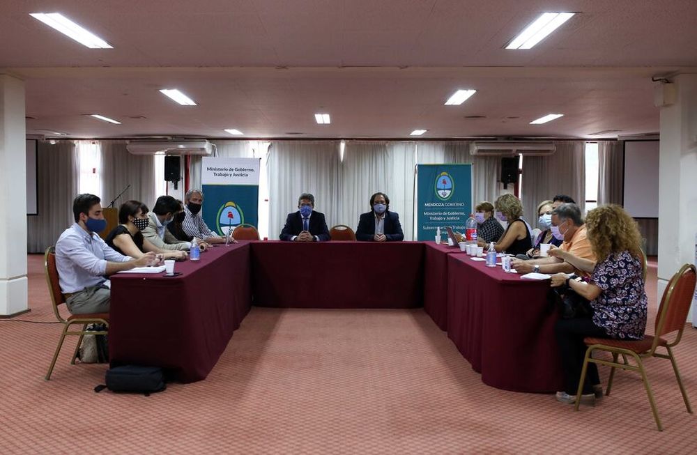 Este miércoles, Ampros aceptó y firmó el acuerdo paritario con el Gobierno