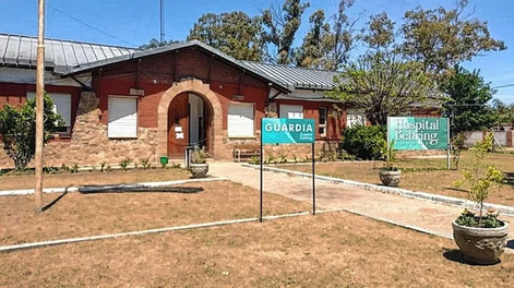 Indignación con una médica que se fue de la guardia de un hospital a y dejó a un doctor como reemplazo: era un carpintero