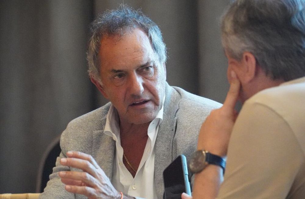 Daniel Scioli en diálogo con el presidente de la AFA, Claudio Tapia.