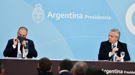Los Andes | Martín Guzmán junto Alberto Fernández en Casa Rosada durante un acto esta semana (Foto Federico López Claro)