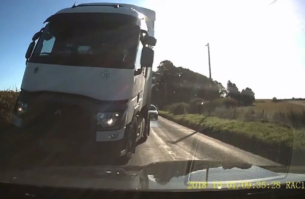 Video: se metió en contramano y se grabó antes de casi ser atropellado por un camión