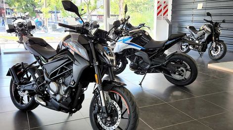 Recién llegados al salón de venta, los modelos de CF Moto sorprenden por sus diseños agresivos y excelente calidad percibida.