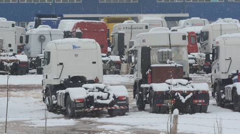 Los prestadores turísticos en Alta Montaña explotaron porque reabrió el paso Cristo Redentor pero solo pueden transitar camiones.