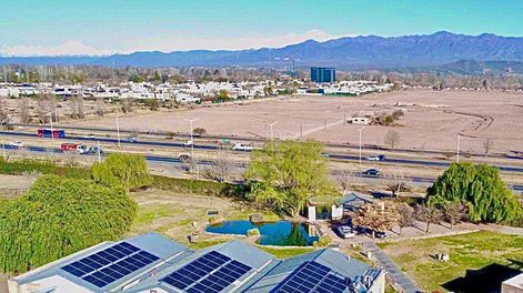 Los especialistas coinciden: el precio de la electricidad seguirá subiendo y la única variable que las empresas y los hogares pueden controlar es la cantidad de energía consumida.