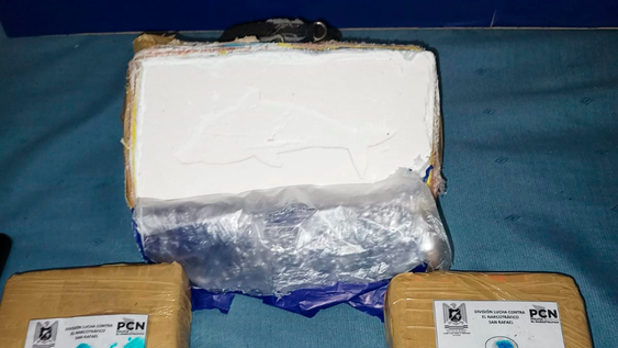 La Policía de Mendoza detuvo a un hombre y secuestró cocaína en Monte Comán.