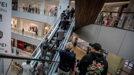 Los Andes | Compras en el mall Costanera Center. Foto: Gentileza Andres Perez