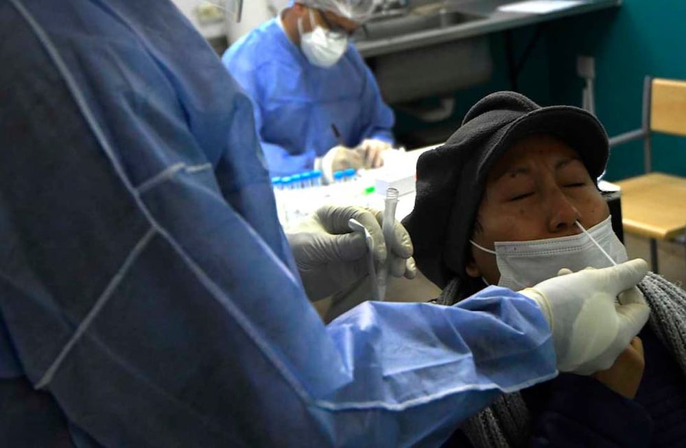 Se realizó el seguimiento epidemiológico de 996 personas residentes en Rosario con antecedentes de viaje al exterior. 15 dieron resultado positivo de Covid-19, entre ellas, hay tres casos con la variante Delta.