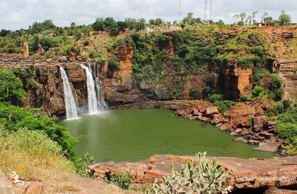 Se quiso sacar una foto en una cascada, se cayó desde 50 metros de altura y murió